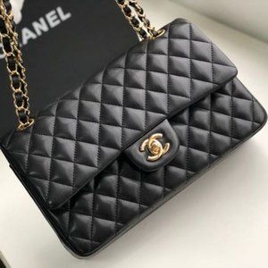 CHANEL Classic Flap Medium caviar leather Turnlock Quilted Chain bag